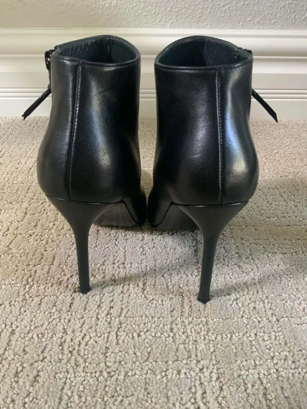 Stuart Weitzman Pointed Toe Ankle Boots Size 6 W Black Leather